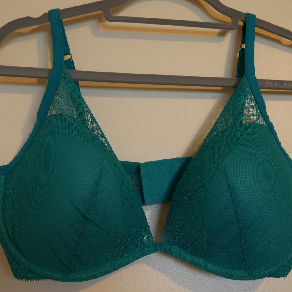 VS Incredible Plunge Unlined Bra 36DD NWT